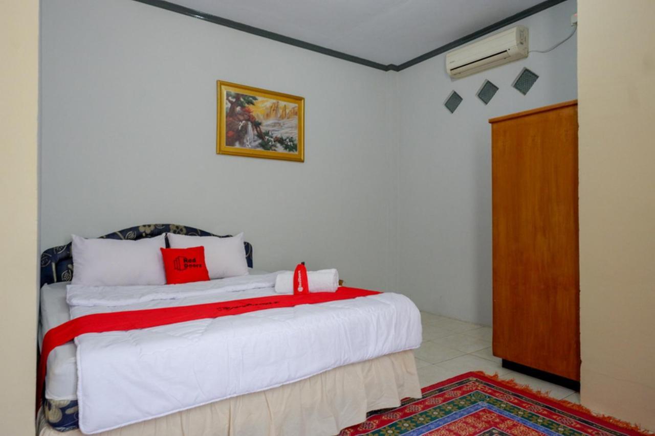 RedDoorz @ Hotel Aulia Majene Exterior foto