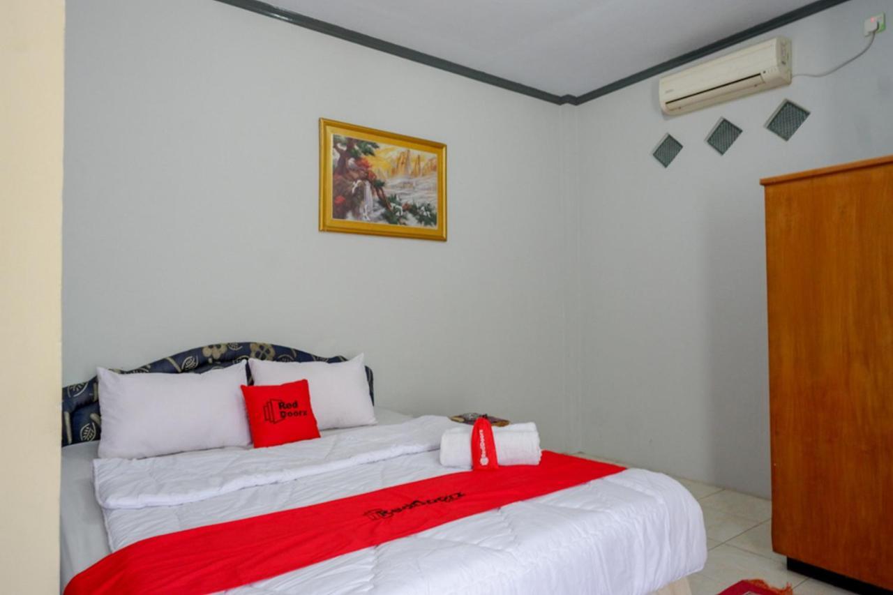 RedDoorz @ Hotel Aulia Majene Exterior foto