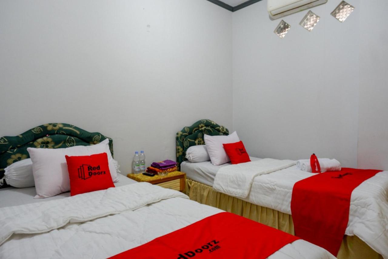 RedDoorz @ Hotel Aulia Majene Exterior foto