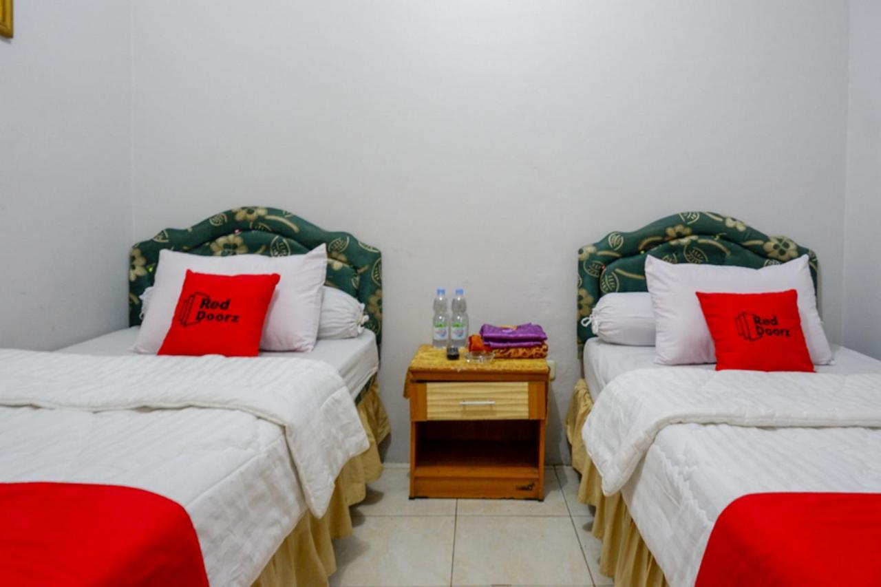 RedDoorz @ Hotel Aulia Majene Exterior foto